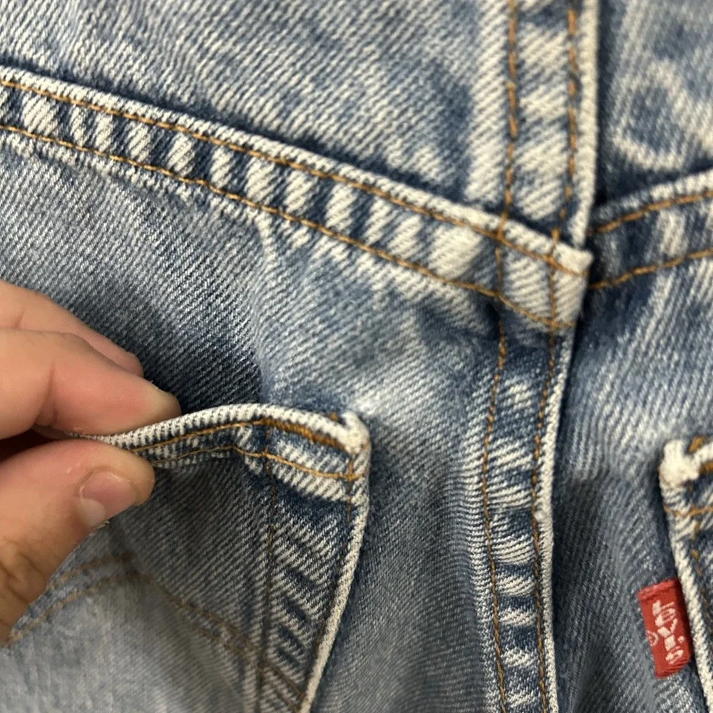 Vintage Levis Jeans Mens 36x30 Blue Denim 560 Loose Fit Light Wash American